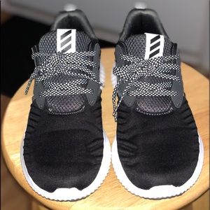 Women’s Adidas Sneakers⚠️